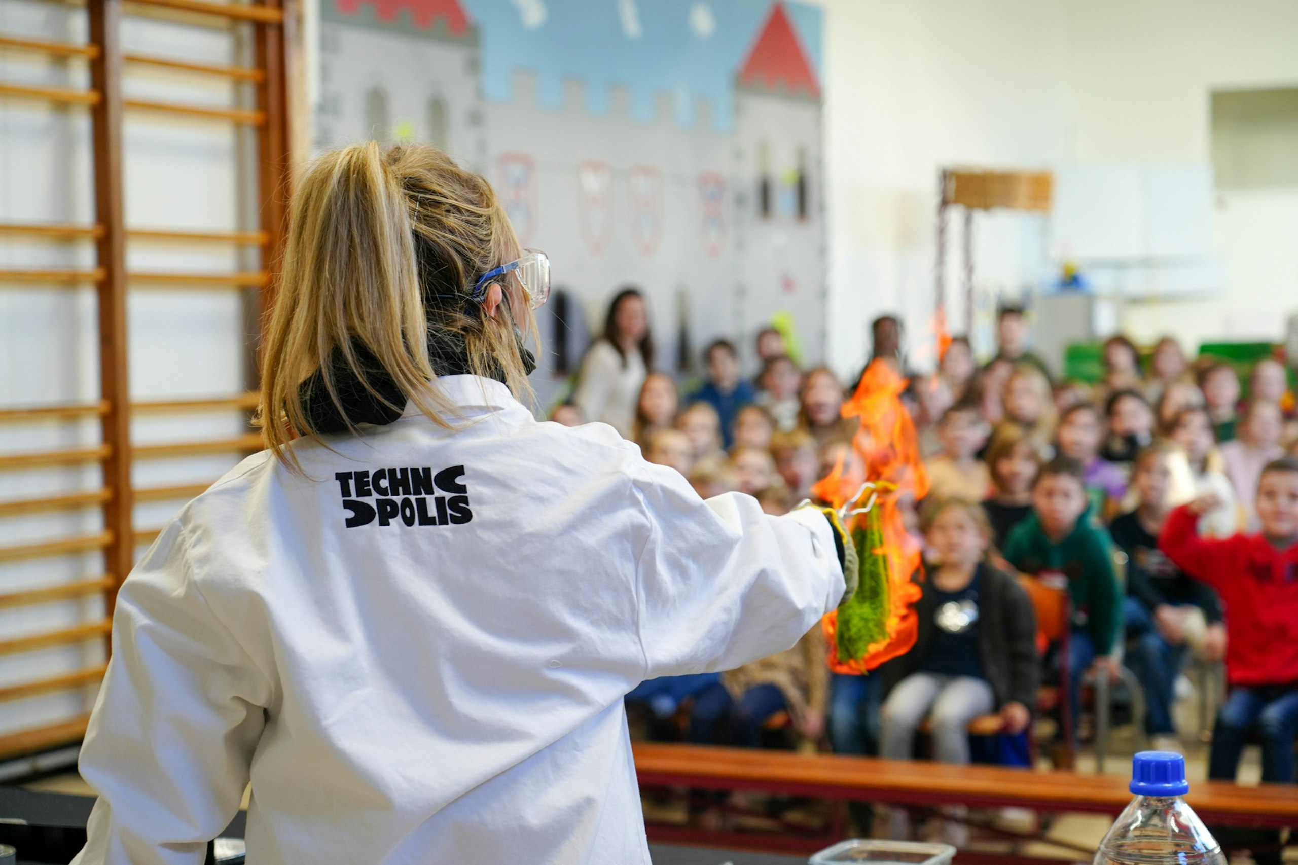 Brandend doekje show