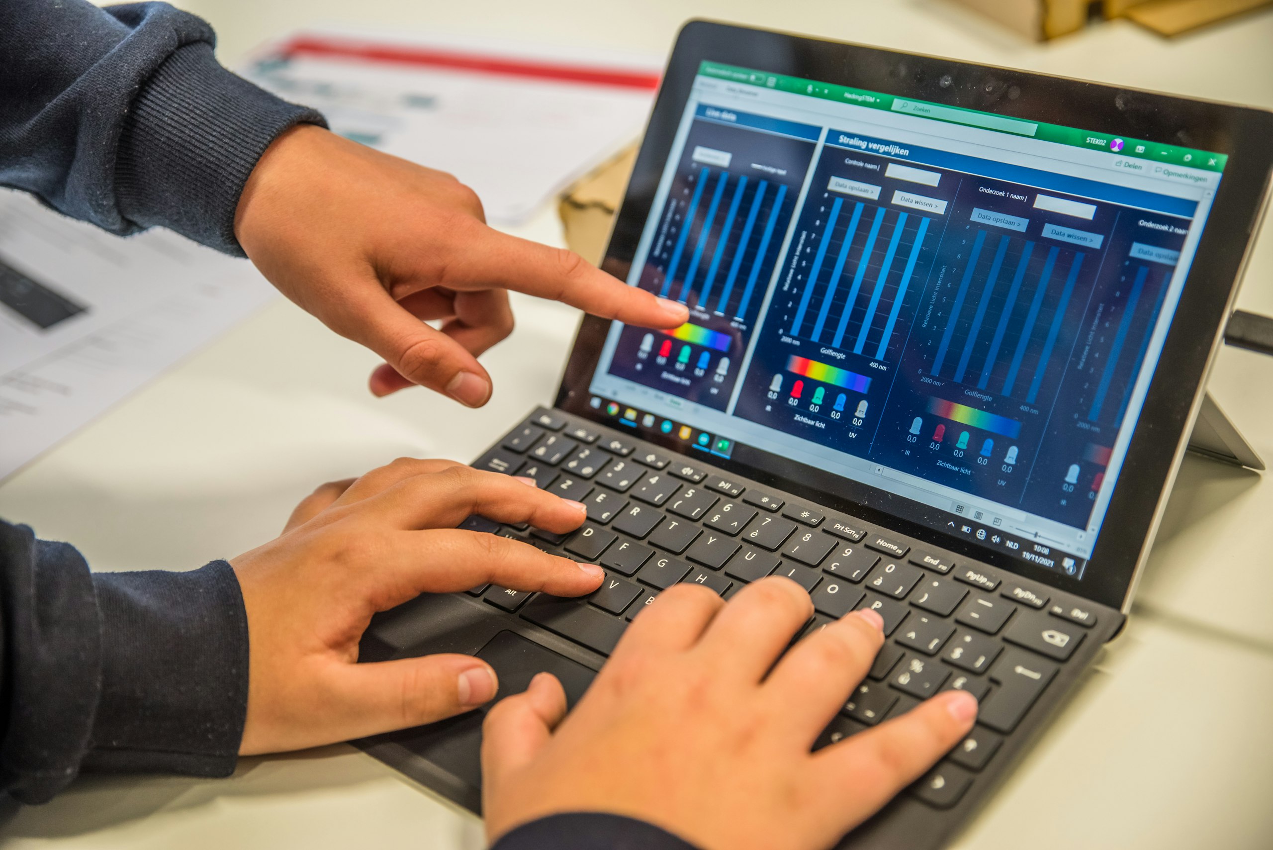 workshop licht laptop hacking STEM elektromagnetisch spectrum
