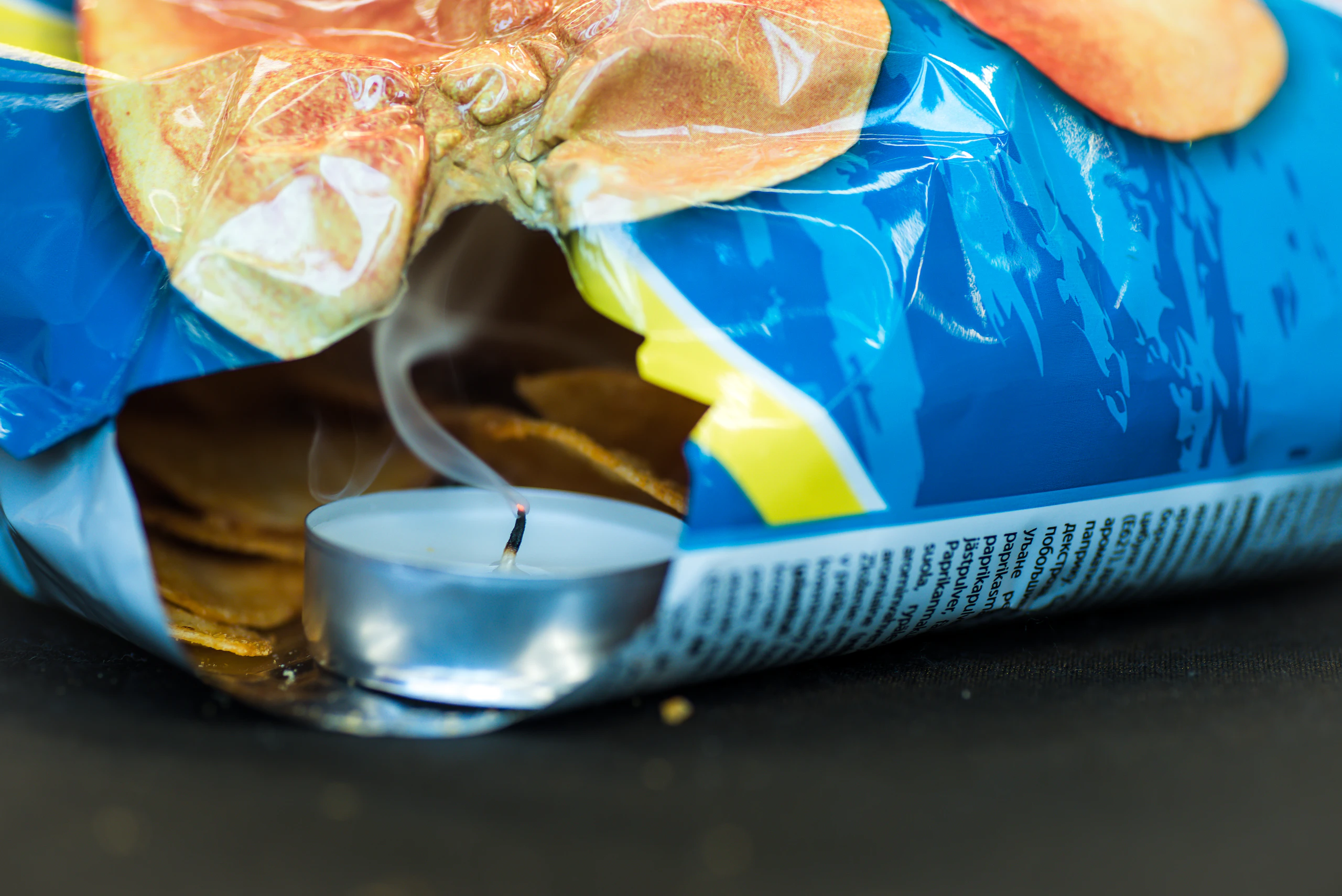 Doof een kaars met een zak chips 10